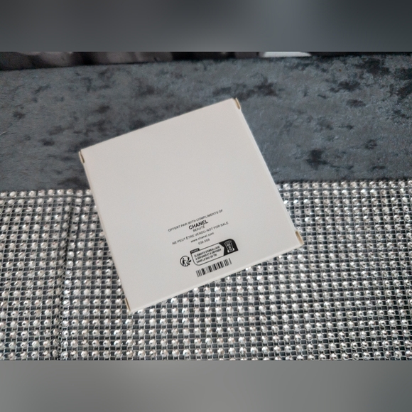 Chanel Beauty Silver Rhinestone 2-piece Hair  Clips-NIB - Picture 6 of 6